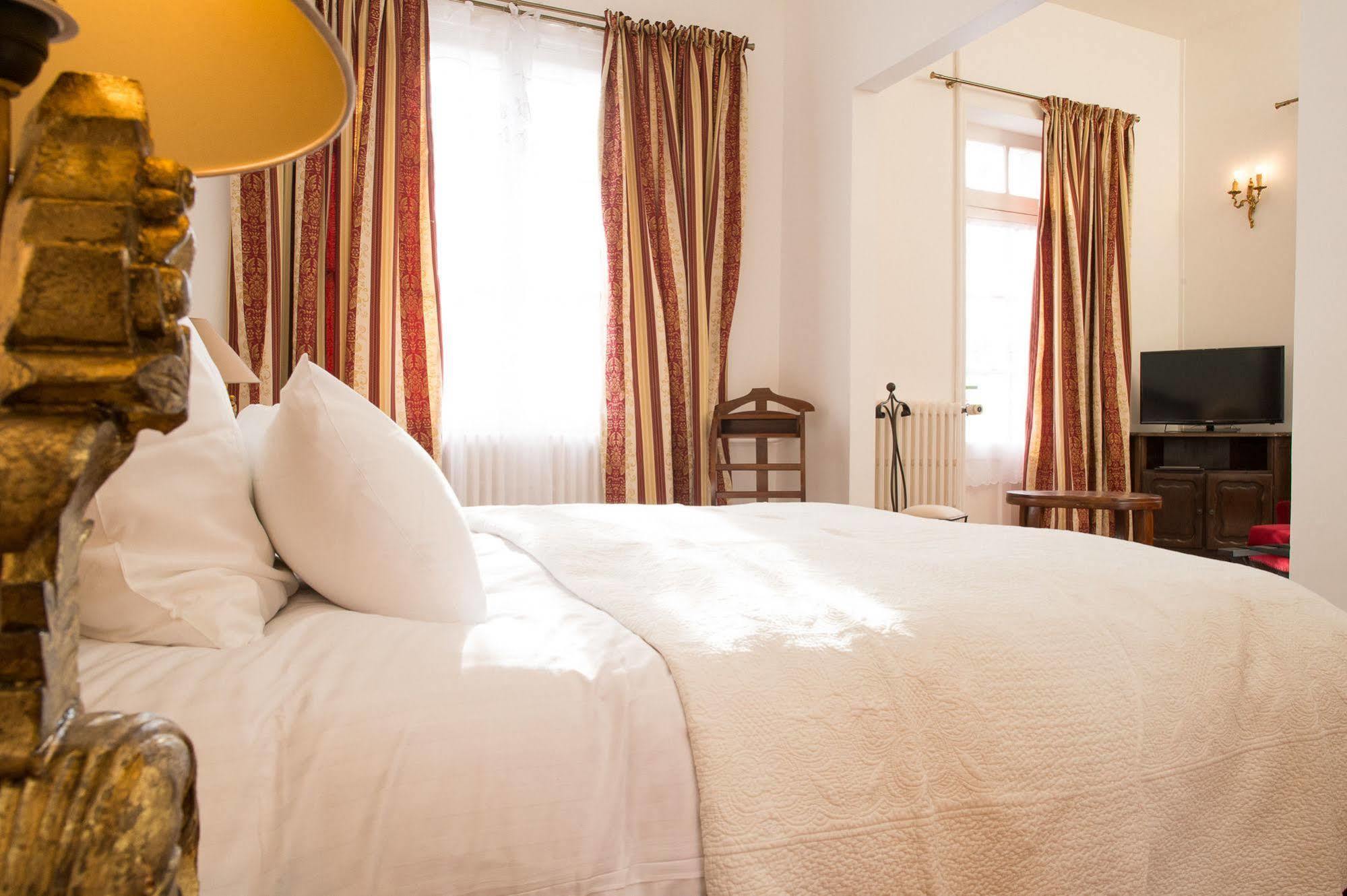 Aux Charmes De Maintenon Ngoại thất bức ảnh