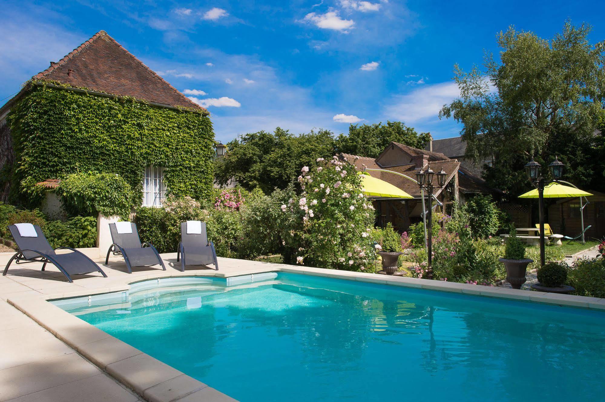 Aux Charmes De Maintenon Ngoại thất bức ảnh