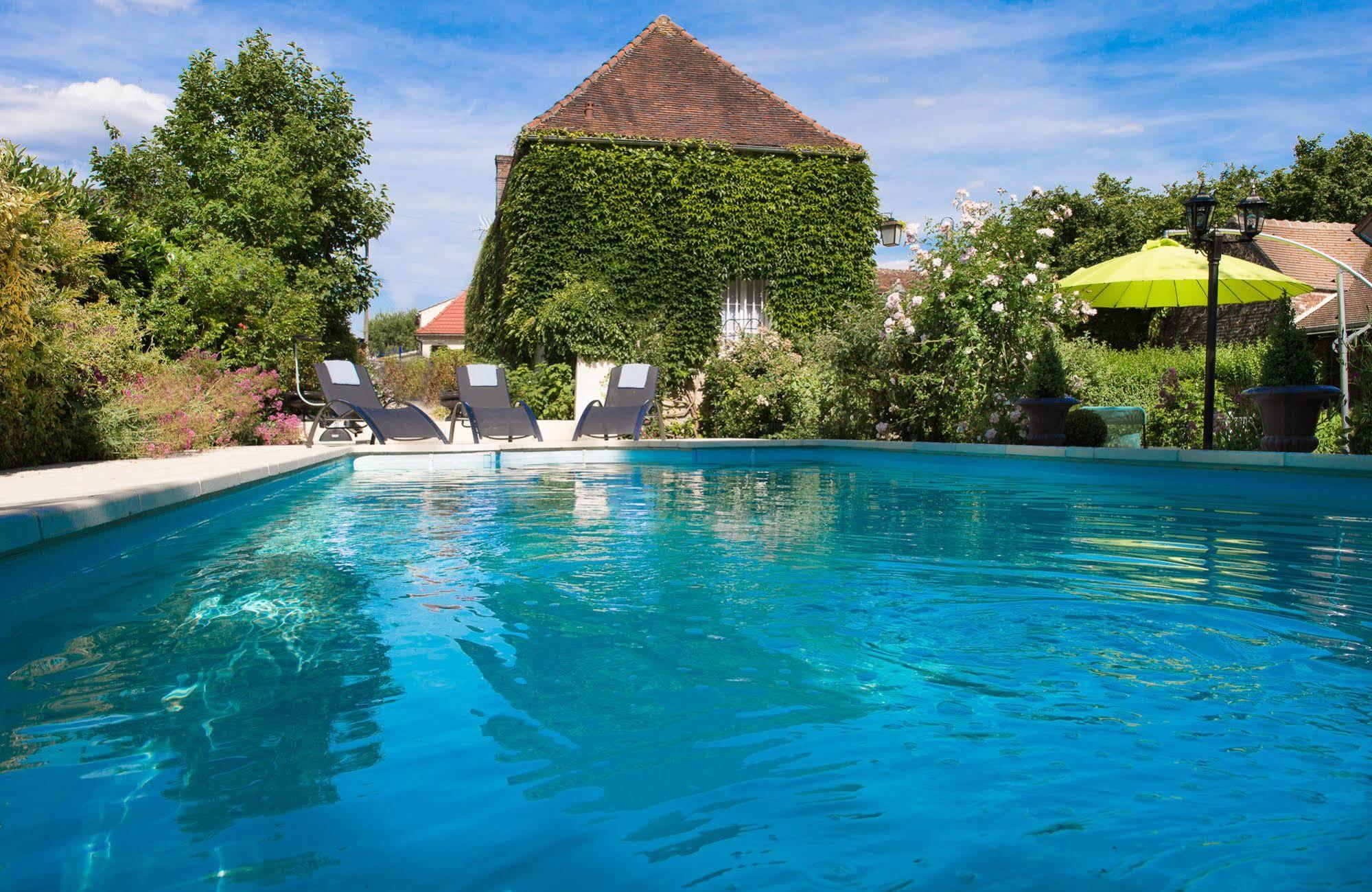 Aux Charmes De Maintenon Ngoại thất bức ảnh